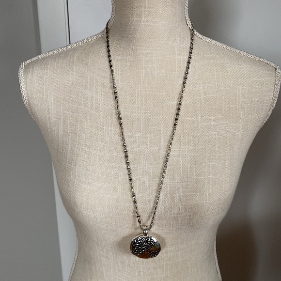 Silvertone Long Chain Easy Open and Close - Picture 16 of 16